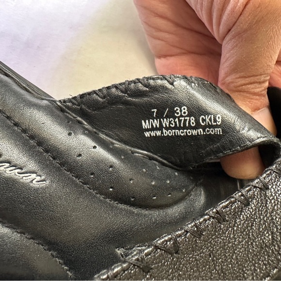 Born Crown Black Leather Thong Sandal with Bow - Picture 6 of 6